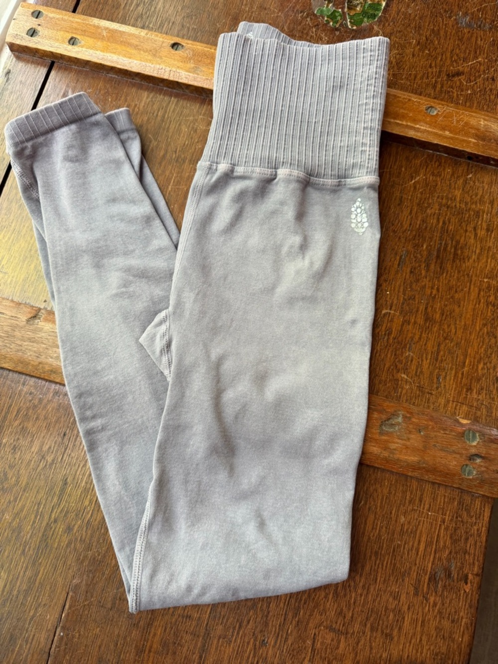 Free People 

Good Karma leggings
Color African Violet xs/s
Worn once